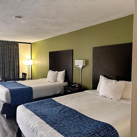 Travelodge By Wyndham Clarksville Bagian luar foto