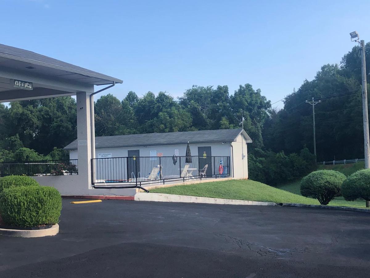 Travelodge By Wyndham Clarksville Bagian luar foto