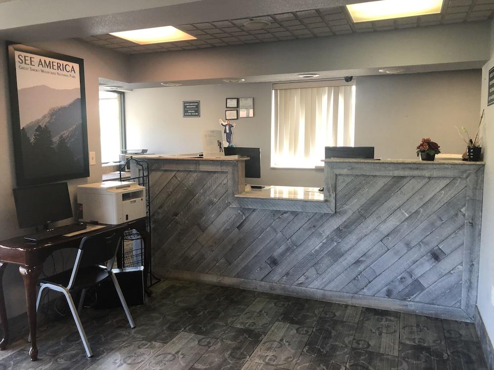 Travelodge By Wyndham Clarksville Bagian luar foto