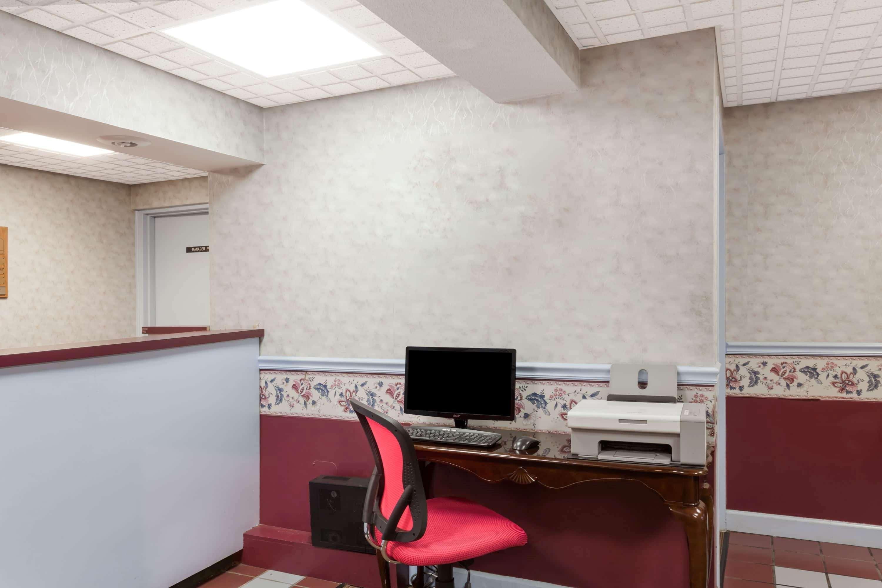 Travelodge By Wyndham Clarksville Bagian luar foto