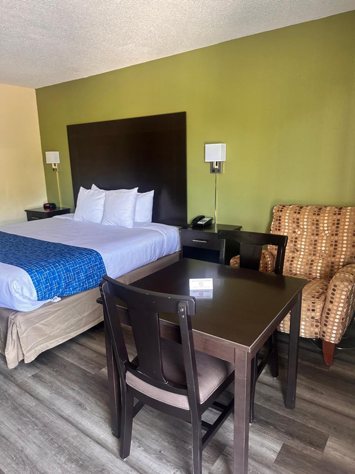 Travelodge By Wyndham Clarksville Bagian luar foto